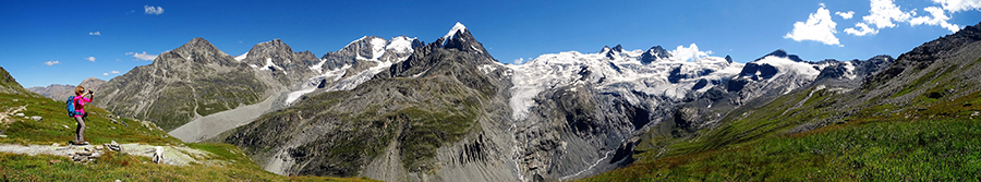 Ampia vista sulla Valle del Roseg , sui suoi monti e ghiacciai